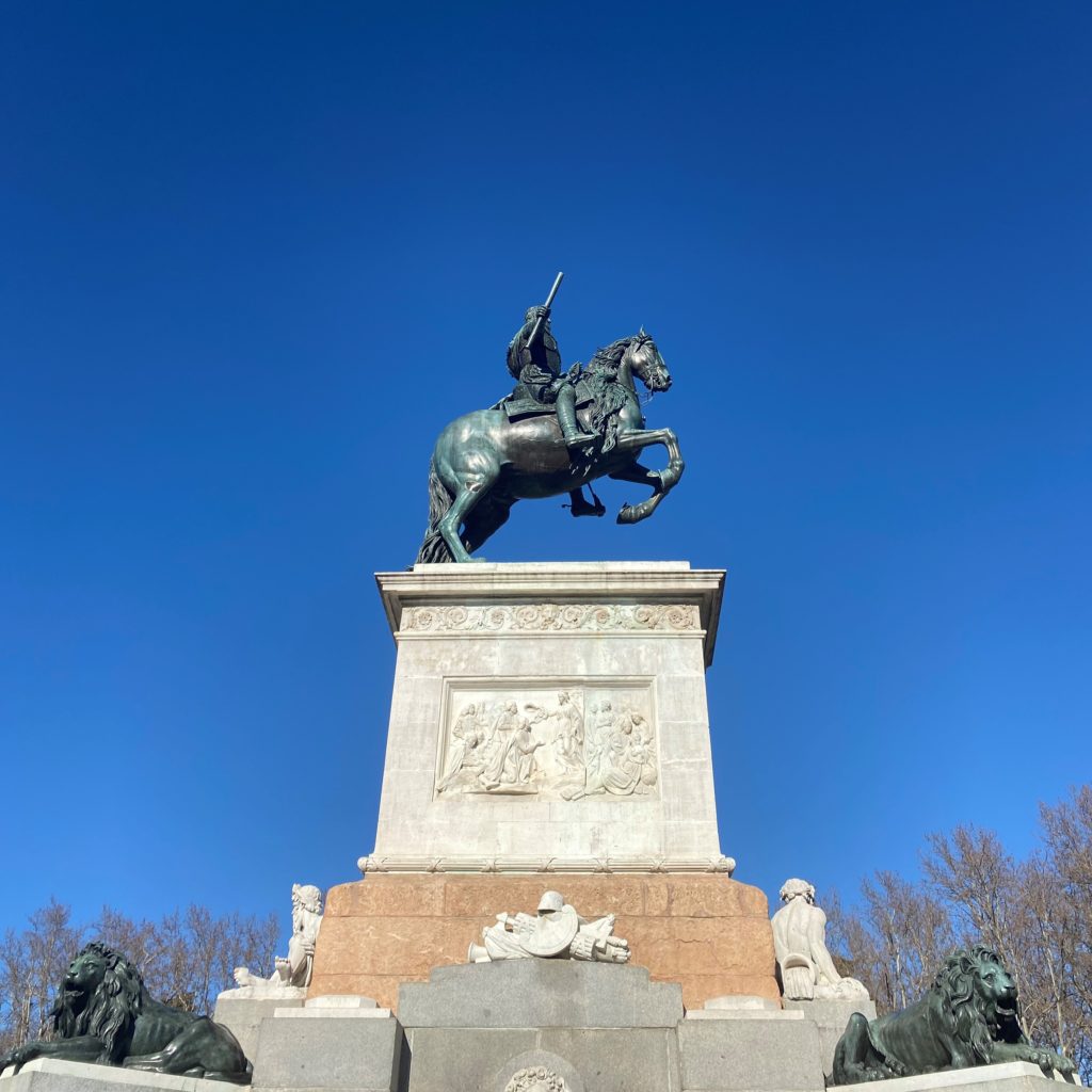 estauta ecuestre Felipe IV plaza de Oriente de Madrid