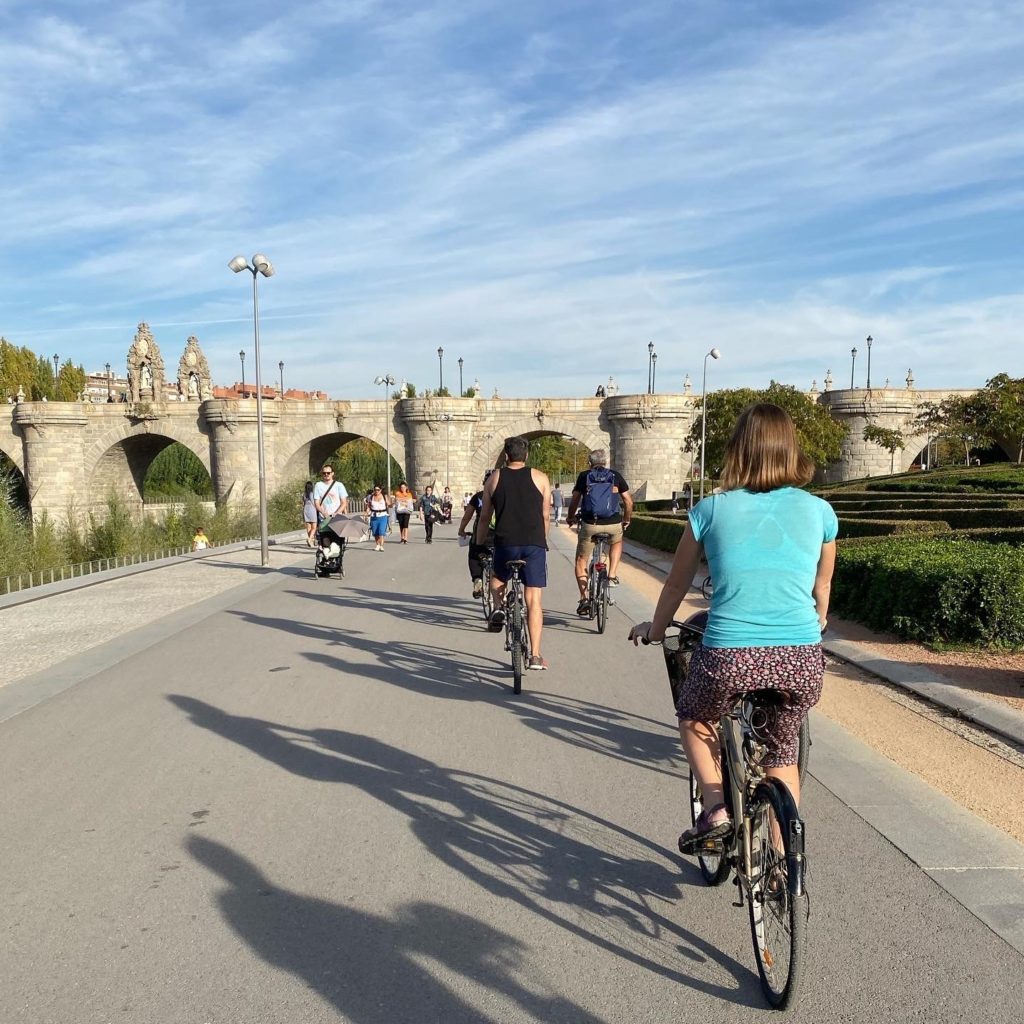 architour en bici por madrid río en puente de Toledo