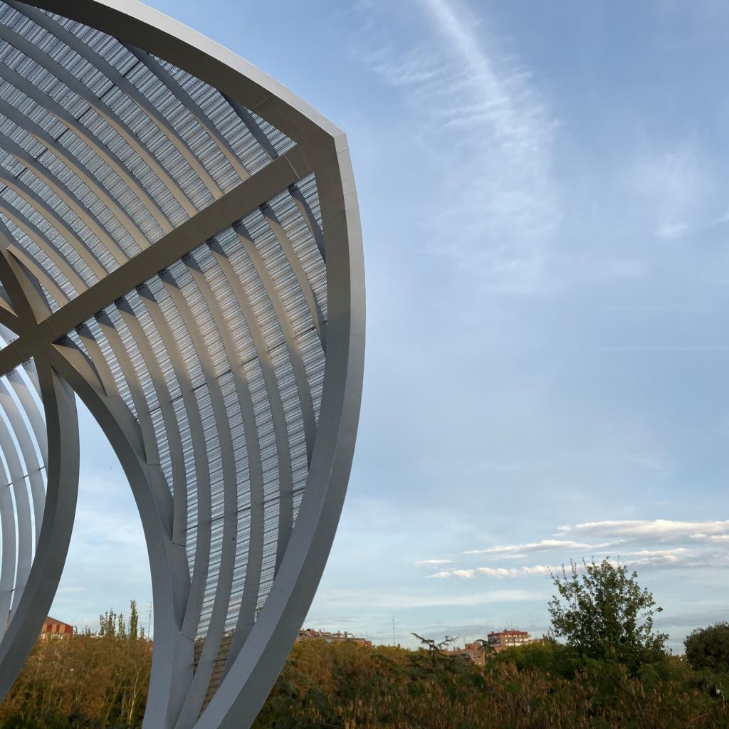 Puente de Dominique Perrault en architour por Madrid Río y Casa de Campo en bici