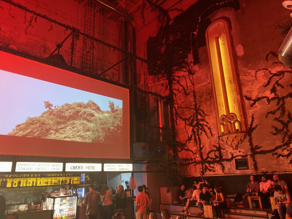 Sala Equis, el último cine porno de madrid convertido en lugar de moda.Parada de nuestro architour por Lavapiés y Rastro